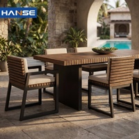 Nouvel arrivage Table à manger minimaliste pour l'extérieur, jardin, cour, hôtel, ensemble de mobilier d'extérieur en bois, ensemble de salle à manger d'extérieur en aluminium