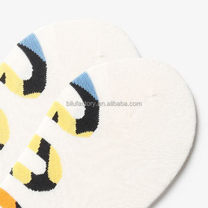 Chaussettes de dessin animé pour adultes, style décontracté d'été, chaussettes d'été pour femmes avec détails brodés - Product Image 2