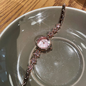 Reloj de Pulsera CILOA con Estrella Rosa para Mujer, de Alta Calidad, Elegante, Regalo de Lujo, Resistente al Agua, Reloj de Cuarzo Personalizable - Product Image 4