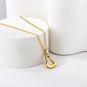 Elegante Collar con Colgante de Corazón Simple, Chapado en Oro PVD de 18K, de Acero Inoxidable, Resistente al Deslustre y al Agua - Product Image 4