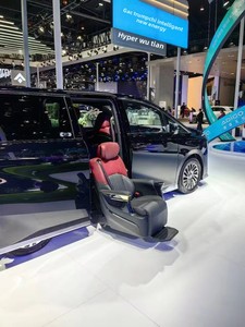 Sedile Auto Girevole Programmabile in Pelle di Lusso con Capacità di Sollevamento di 150 kg per Persone con Disabilità - Product Image 2