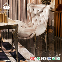 Ensemble de salle à manger de luxe avec plateau en marbre, 8 places, pieds en métal, chaises à dossier incurvé, personnalisation complète de la mobilier pour villa et hôtel, solution tout-en-un