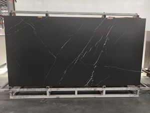 Dalles de pierre frittée Nero Marquina noir mat poli de conception moderne 3200X1600Mm pour l'application de dessus de vanité de plancher de mur intérieur - Product Image 2