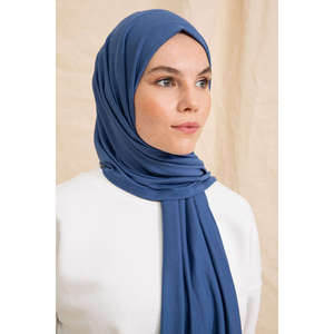 Écharpe en coton indigo uni, longueur moyenne, légère, tricotée pour femmes - Product Image 4