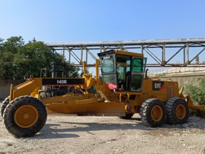จัดหาโดยตรงจากโรงงาน รถเกรดเดอร์ Caterpillar 140K สภาพดี ชั่วโมงการทำงานต่ำ มีสินค้าในสต็อก สำหรับงานก่อสร้างถนน งานแสดงสินค้าระดับโลก - Product Image 3