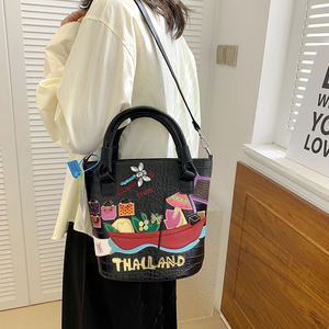 Bolso Tote Casual Portátil con Estampado de Cocodrilo, Bordado a Mano, Contraste de Color, Cierre de Cremallera, Forro de Poliéster Extraíble - Product Image 6