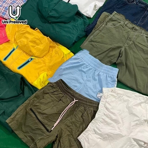 F1 Ingrosso Abbigliamento Usato in Balle, Vestiti di Seconda Mano, T-Shirt, Giacche, Pantaloni, Felpe Firmate, Ordine all'Ingrosso - Product Image 2