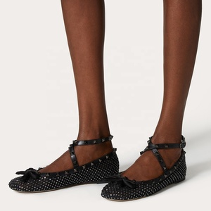 Sandales à bout carré en résille grande taille 45 pour femme, avec nœuds, diamants, brides croisées, rivets métalliques et semelle plate - Product Image 1