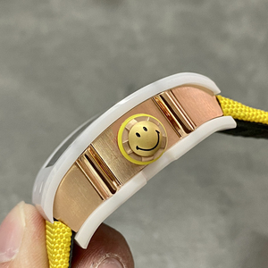 Reloj de Lujo de Alta Calidad con Forma de Barril y Cara Sonriente Amarilla, Movimiento Mecánico Automático para Hombre - Product Image 5