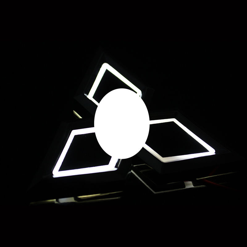 Blanc 7.60cm X 8.75cm