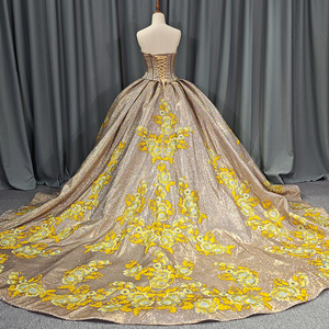 Robe de bal de luxe jaune doré avec appliques en dentelle et décolleté cœur, modèle 6642 - Product Image 5