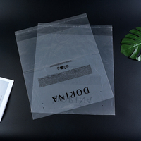 Sac d'emballage auto-adhésif en LDPE avec impression noir et blanc de taille personnalisée, sac en plastique OPP transparent en matériaux recyclés pour vêtements