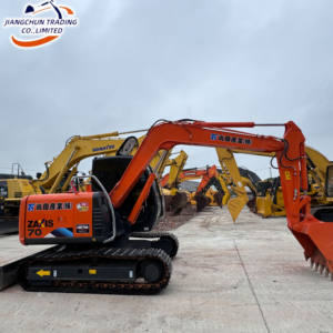 Excavatrice hydraulique compacte Hitachi ZX70 pour la construction urbaine, le terrassement, l'aménagement paysager et les travaux de terrassement légers - Product Image 1