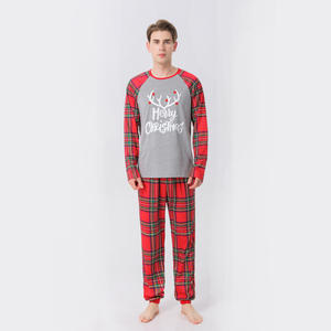 Drop Shipping Ensembles de pyjamas familiaux assortis Lettre de Noël et t-shirt à manches longues imprimé à carreaux et bas Loungewear - Product Image 6
