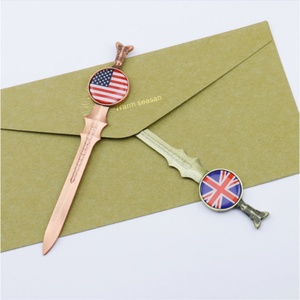 Kit de Llaveros de Metal Duradero para Cumpleaños, con Cuchilla de Acero Inoxidable, Espadas de Latón, Diseño Giratorio de Anime, Abrecartas Plateado, Ideal como Regalo. - Product Image 4