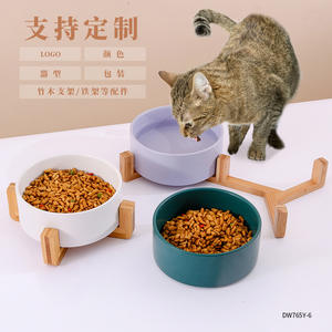 Cuenco para mascotas, plato de alimentación elevado de cerámica antideslizante para gatos y perros con soporte de madera, blanco, verde, morado, DW765Y 6 - Product Image 1