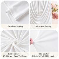 Rideau de fond élégant et moderne en soie de lait drapé élastique pour la décoration de l'entrée de la cérémonie de mariage ou de la fête