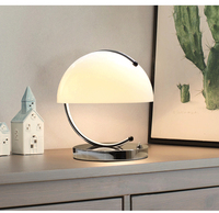Lampe de table en vitrail de luxe moderne Lampe de bureau décorée par un designer créatif pour le salon et la chambre à coucher