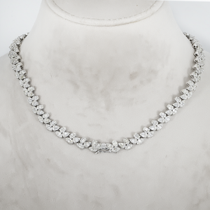 Collar de Diamantes con Diseño en V de Oro Blanco de 14K Personalizado en Oferta, Joyería para Bodas Disponible a Buen Precio - Product Image 2