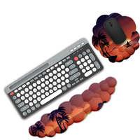 Keyboard Cloud Logo gratis kustom dengan Mouse sandaran pergelangan tangan ergonomis fitur nirkabel dasar kulit PU OEM stok kantor 3 hari