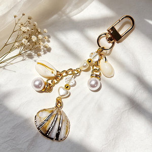 Lindo Llavero de Flores Secas en Oro Rosa, Colgante Multiusos con Corazón y Lazo, Accesorio Elegante para Uso Diario y Regalos - Product Image 3
