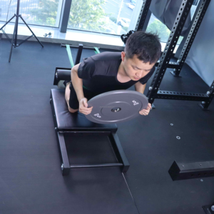 <span class=keywords><strong>Nordic</strong></span> <span class=keywords><strong>Curl</strong></span> Mini Bench Hip Trust Machine Silla romana comercial Gimnasio Hamstring <span class=keywords><strong>Curl</strong></span> Sit-ups Dispositivo auxiliar con polea silenciosa - Product Image 3