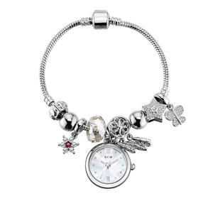 Reloj de Mujer de Alta Gama, Estilo Nicho INS, Brazalete con Colgante, Reloj de Cuarzo Exquisito para Mujer - Product Image 3