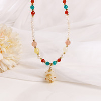 Pendentif Maneki-neko en cristal rose fraise, apatite bleue, perle, collier, bracelet, design unique et élégant, bijoux chics pour les fêtes