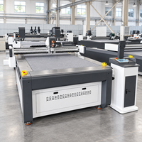 Machine de découpe de mousse pour inserts de boîtes à outils, pour le stockage d'équipements en flight cases, le fraisage de poches et la découpe de profilés