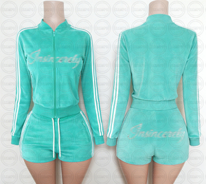 Completo da <span class=keywords><strong>donna</strong></span> in <span class=keywords><strong>velluto</strong></span> a due pezzi con giacca con zip e pantaloncini, design a righe Y2K, collo alto, personalizzabile con logo - Collezione Estate 2026 - Product Image 2