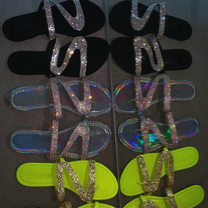 Zapatillas de verano con diamantes de imitación para mujer, chanclas informales, sandalias deslizantes de playa ostentosas con cristales y diamantes - Product Image 1