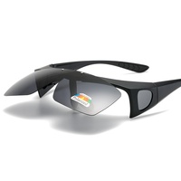 Lunettes de soleil Performance pour hommes et femmes Lunettes de soleil Vision de nuit Film jaune Lentille polarisée à changement de couleur Cadre noir/rouge PC