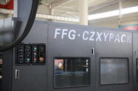 Nouvelle machine de fabrication de boîtes en carton ondulé entièrement automatique à haute efficacité avec impression, rainurage et assemblage