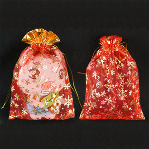 Vente en gros de sachets créatifs en <span class=keywords><strong>organza</strong></span> pour bijoux avec ouverture estampée en or Cadeaux de Noël pour bijoux sacs de bonbons - Product Image 3