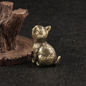 Affascinante Statuetta di Gatto in Ottone, Perfetta per Decorazioni Casa, Regali, Oggetti da Collezione, Decorazioni Natalizie - Product Image 2