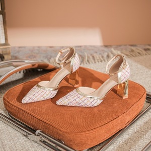 7500-7 Chaussures à talons hauts pour femmes, escarpins à bout pointu à carreaux avec bride à la cheville et talon carré - Product Image 1