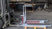 Nouveau dispositif de basculement de conteneurs HZ SUNPOWER pour chariots élévateurs, machine de déchargement de marchandises, machine de basculement de matériaux, efficace pour les opérations de 1 à 2 tonnes