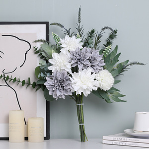 Bouquet de dahlias artificiels Ruilisi blancs, gris et violets en soie pour la décoration intérieure et les accessoires de mariage - Product Image 2