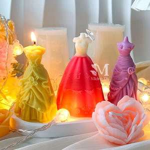 J1266 <span class=keywords><strong>Stampo</strong></span> in Silicone 3D <span class=keywords><strong>per</strong></span> Candele a Forma di Abito da Sposa da Donna, Regalo <span class=keywords><strong>per</strong></span> San Valentino e Matrimonio, Gesso Aromatico - Product Image 2
