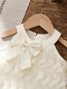 Completo Estivo 2026 per <span class=keywords><strong>Bambina</strong></span>: Top a Rete con Fiocco e Volant, Pantaloncini Tinta Unita, Due Pezzi - Product Image 3