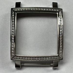 Boîtier de montre de haute qualité en acier inoxydable 316L personnalisé de 32 mm, incrusté de pierres CZ carrées, verre minéral, compatible avec le <span class=keywords><strong>mouvement</strong></span> <span class=keywords><strong>RONDA</strong></span> 505 - Product Image 1