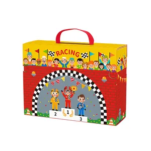 Caixa de jogo de corrida expansível portátil com pista de corrida, pódio de prêmio e brinquedos de corrida simulada.