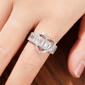 Anello a cuore scintillante per donna, gioiello da dito dolce e alla moda - Product Image 2