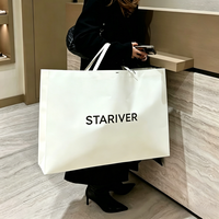 Sac de shopping en papier long et grand blanc avec logo personnalisé, sac de transport pour boutique de vêtements de luxe, emballage cadeau