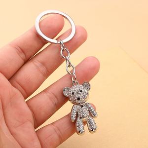 Porte-clés en alliage mignon avec strass en forme d'ours, porte-clés en métal, animal de dessin animé, cadeaux de Noël et d'anniversaire - Product Image 4