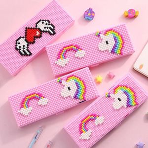 กล่องดินสอพลาสติก ABS สำหรับเด็กชายและเด็กหญิง กล่องดินสอการ์ตูนแบบ DIY กล่องเครื่องเขียน เหมาะสำหรับนักเรียน - Product Image 2