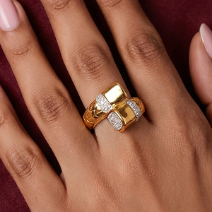 Anillo llamativo con diseño geométrico de escamas de serpiente y circonitas - Product Image 3