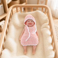 Poupée Reborn en Silicone Intégral de 6 Pouces, Bébé Endormi avec Bonnet au Crochet et Barboteuse à Bordure Blanche, Poupée Nouveau-né pour Jeu d'Imitation