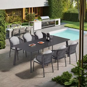 Set Moderno di Tavolo <span class=keywords><strong>e</strong></span> <span class=keywords><strong>Sedie</strong></span> da Pranzo in Rattan per Esterni con Design Impilabile <span class=keywords><strong>e</strong></span> Leggero, Cuscini Impermeabili per Uso Esterno Duraturo - Product Image 1