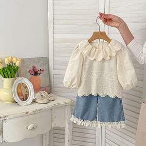 Nouvel ensemble deux pièces doux pour bébé fille, collection Printemps 2026 : T-shirt à manches longues avec col en dentelle et <span class=keywords><strong>jean</strong></span> - Product Image 1